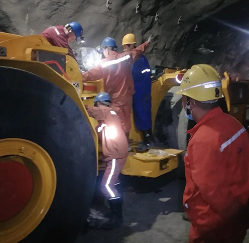 Operação de mineração com raspador elétrico Zhonghong FL14E