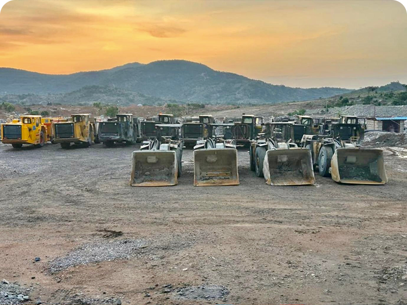 Carregadeiras e caminh&otilde;es de minera&ccedil;&atilde;o subterr&acirc;nea no projeto FAMBITION na Nig&eacute;ria