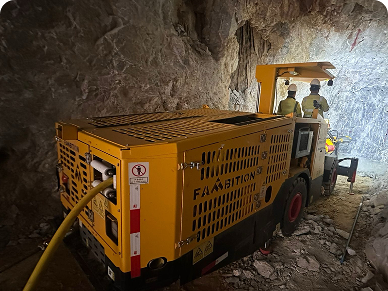 Jumbo de perfura&ccedil;&atilde;o subterr&acirc;nea FAMBITION operando em projeto de minera&ccedil;&atilde;o na Turquia